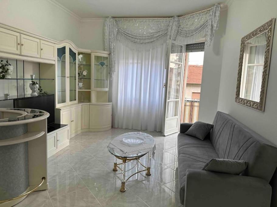Apartament Casa Eleonora: A 5 Min Dal Mare + Free Parking Ventimiglia Zewnętrze zdjęcie